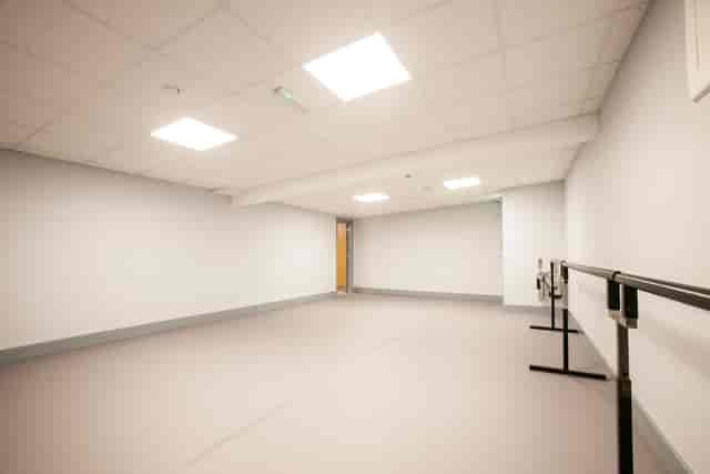 Violet Mary Studio: versatile event space with ballet bars for dance and workshops.