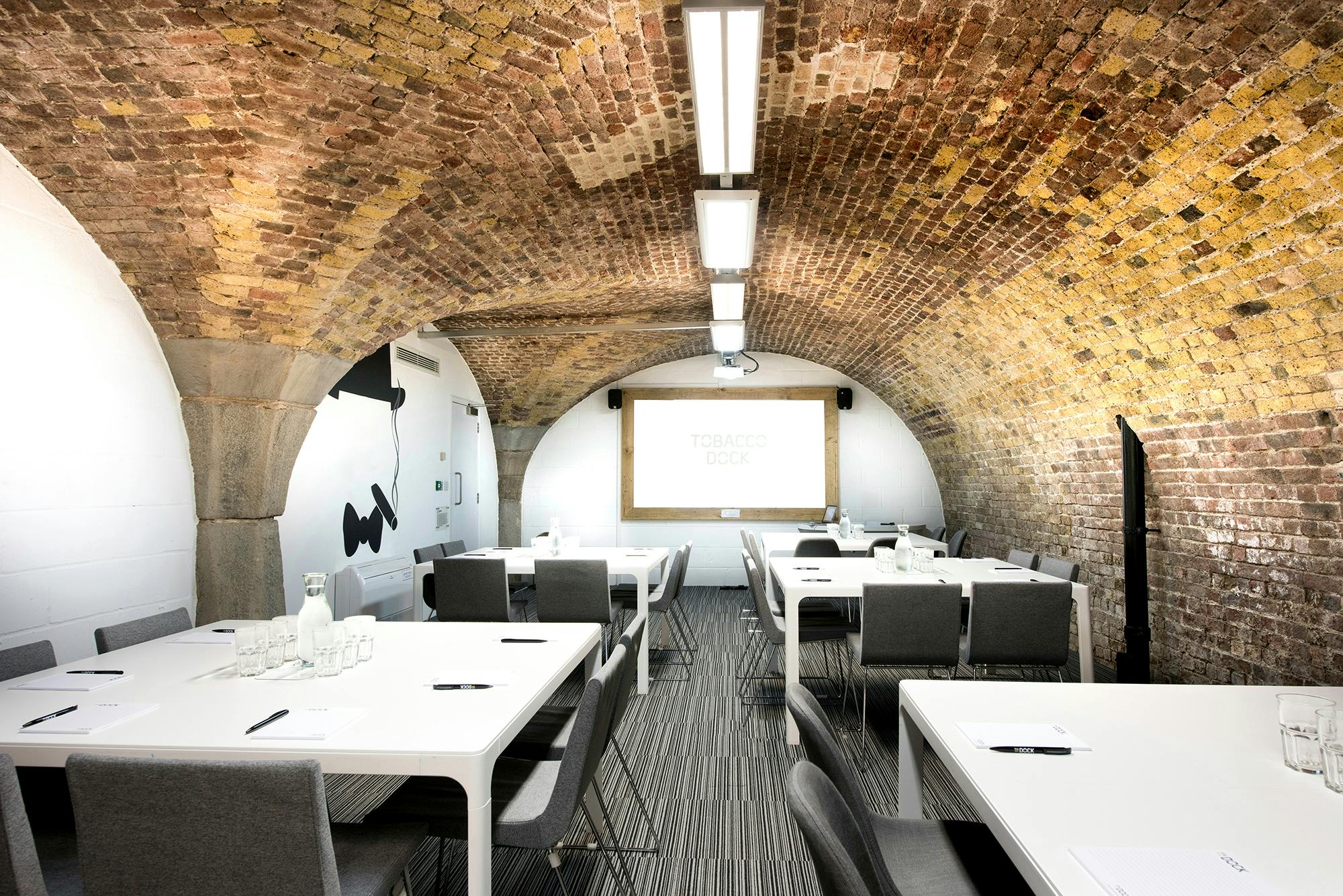 Churchill in The Dock: rustic arched brick ceiling, ideal for workshops and brainstorming.