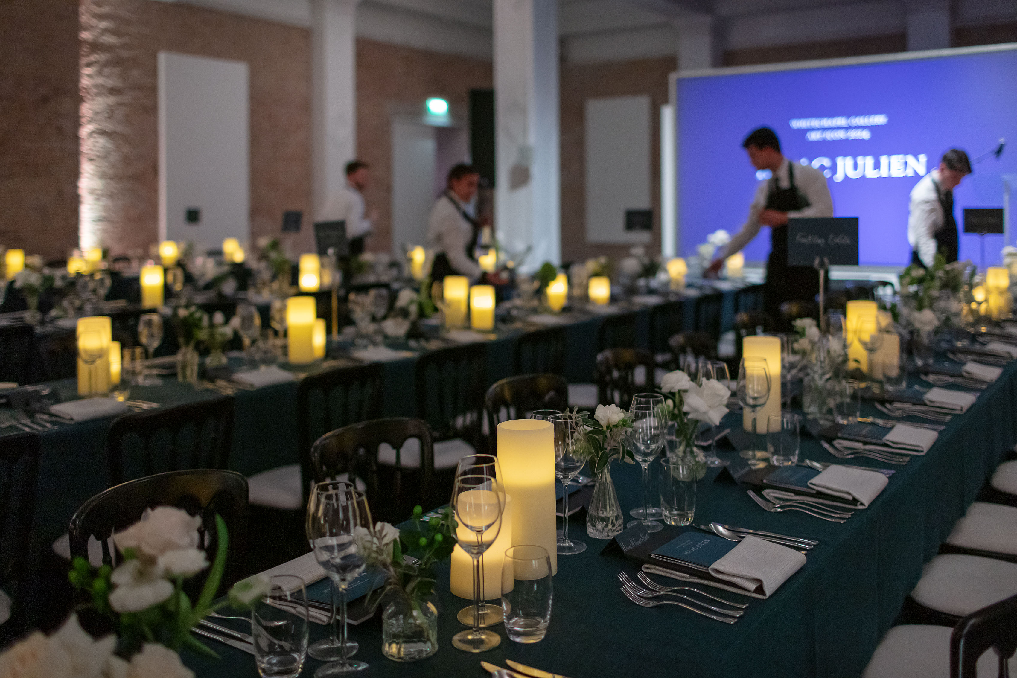 Elegant dining setup with blue linens and white flowers for corporate events in Whitechapel Gallery. - Banner