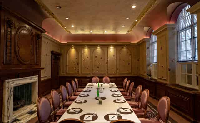 The Roseate, Reading