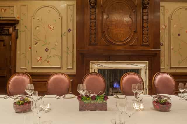 The Roseate, Reading