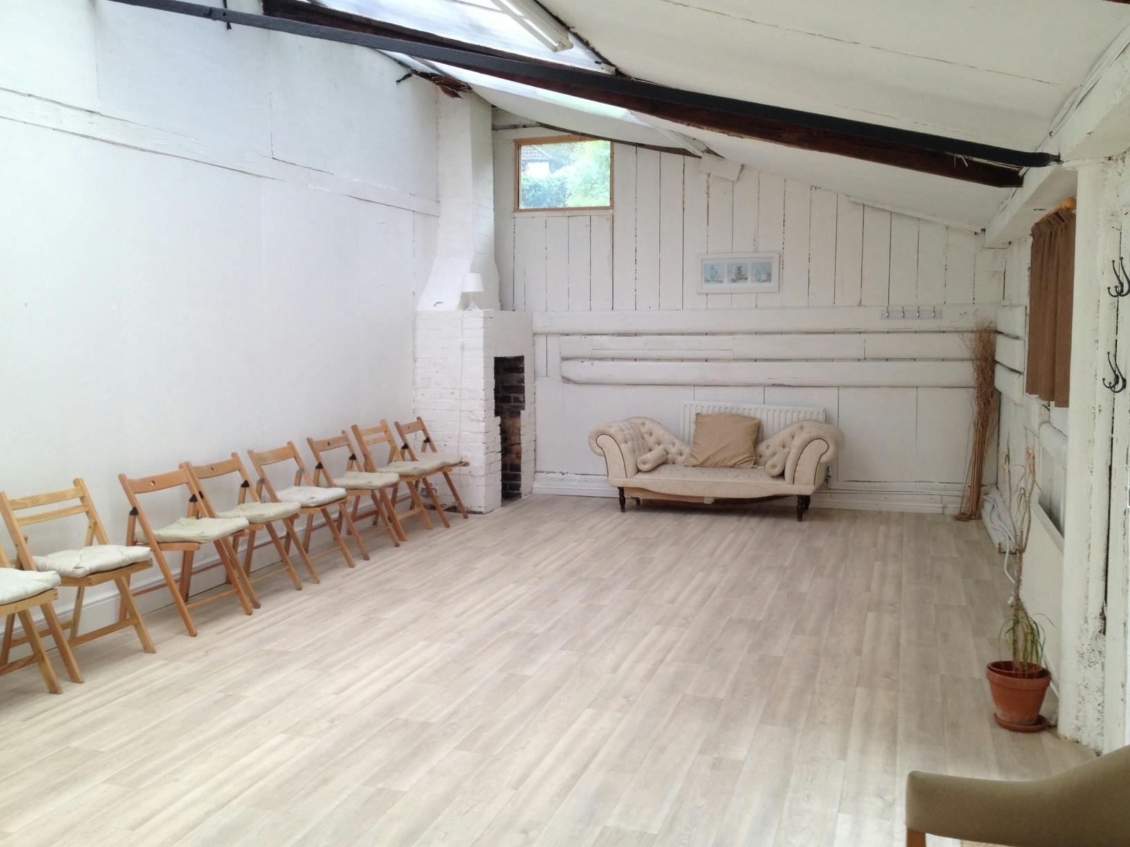 Versatile event space with minimalist design, ideal for workshops and gatherings.