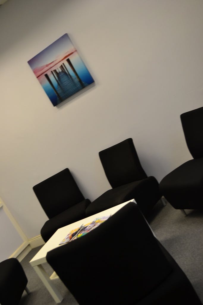 Minimalist seating area in Roker Room, ideal for networking and informal meetings.