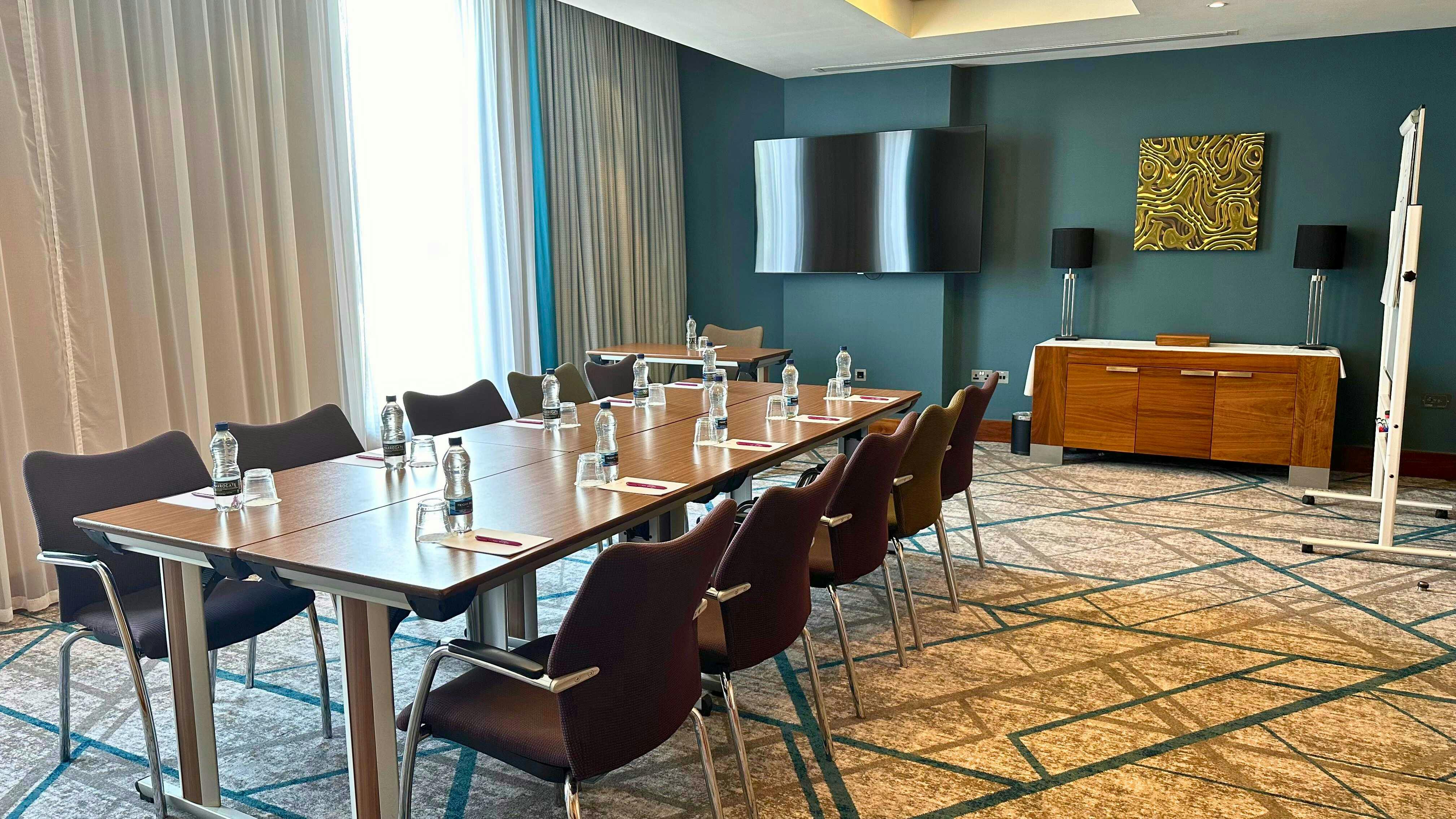 Meeting room at Crowne Plaza Reading East with polished table and ergonomic chairs.