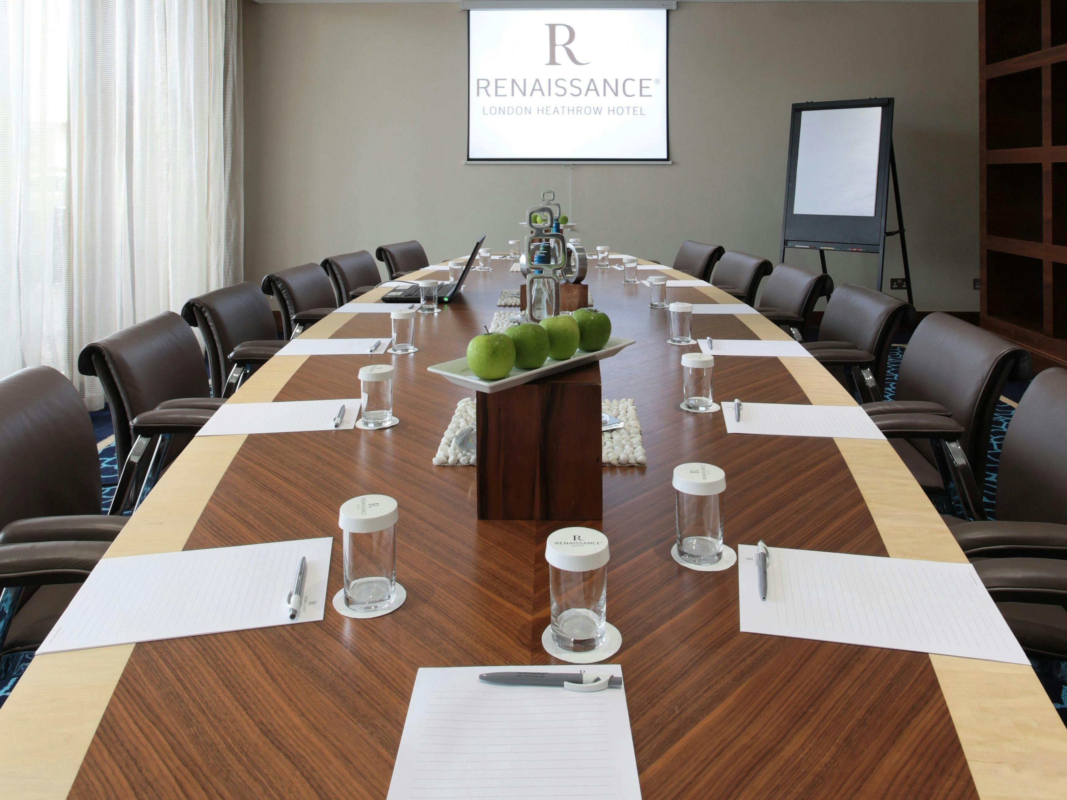 Renaissance London Heathrow Hotel - Reading Room image 1