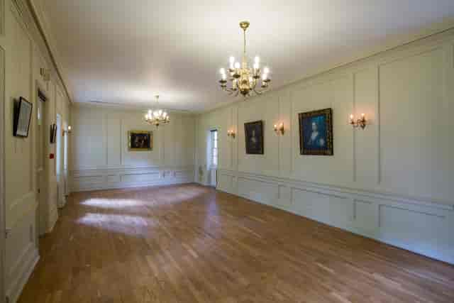 Elegant Georgian Room with chandeliers, ideal for formal events and gatherings.
