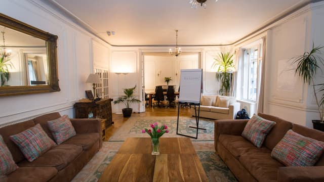 Boutique Boardroom & Brainstorm Suite