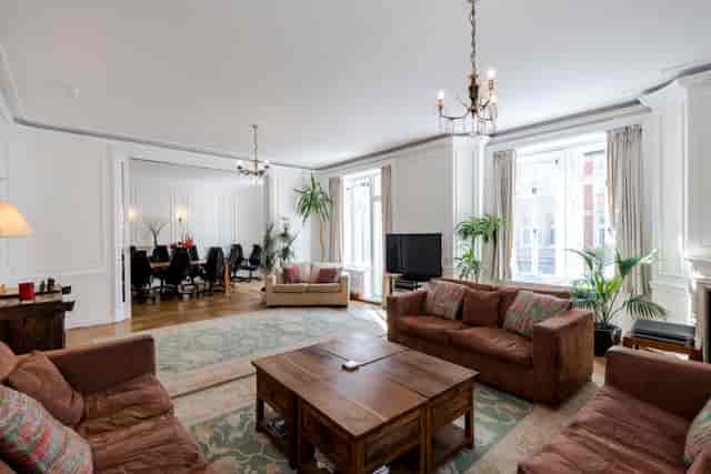 Elegant boutique boardroom with natural light for meetings and workshops.