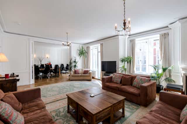 Elegant boutique boardroom with natural light for meetings and workshops.