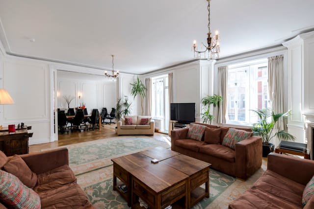 Elegant boutique boardroom with natural light for meetings and workshops.