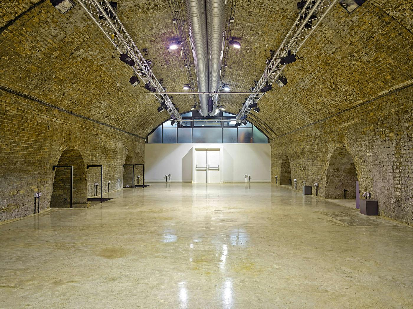 Spacious Arch 4 venue with exposed brick, ideal for conferences and exhibitions.