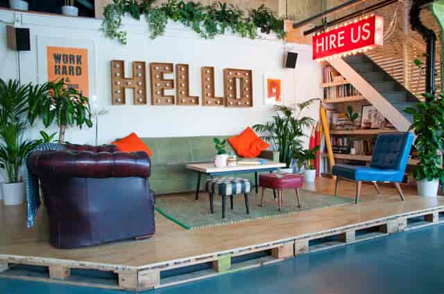Vibrant meeting space with eclectic furniture for creative workshops and gatherings.