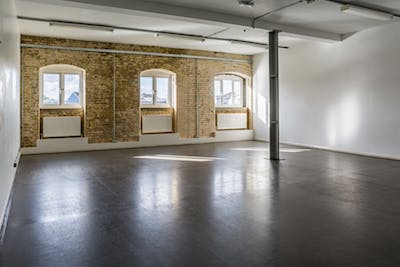 Fishing Smack Studio with exposed brick, ideal for workshops and corporate events.