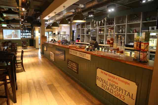 Spacious bar at Griff Inn, perfect for networking events and gatherings.