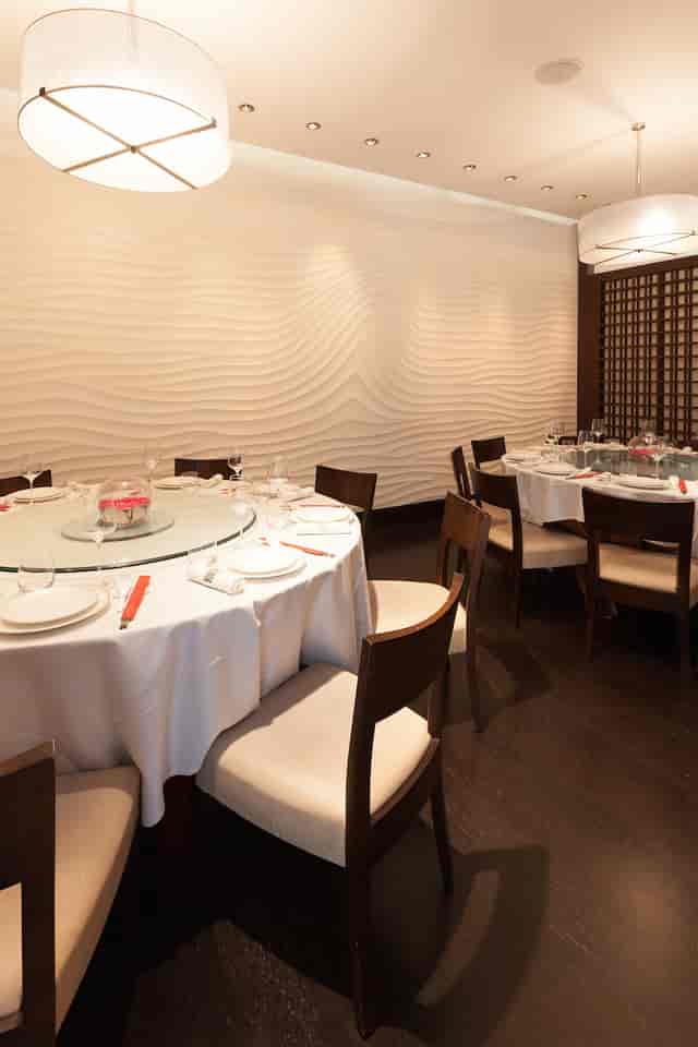 Private dining room with round table, ideal for corporate events and intimate gatherings.