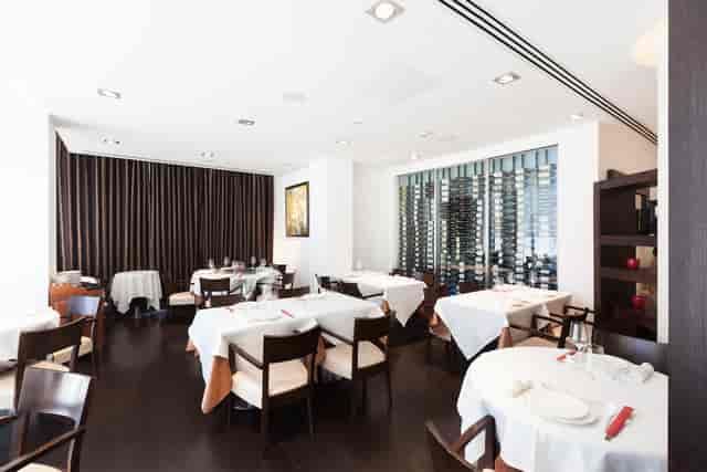Private Dining Room 2 at Bright Courtyard Club, elegant decor for corporate events.