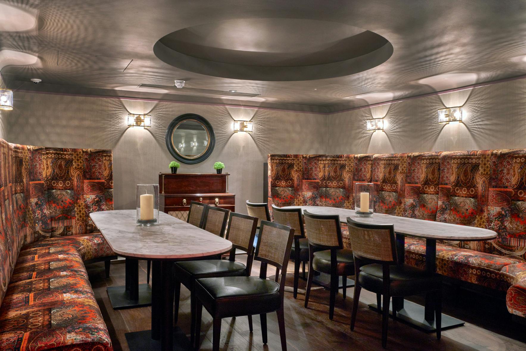 Stylish meeting space with cozy booth seating at 100 Wardour Street for events.