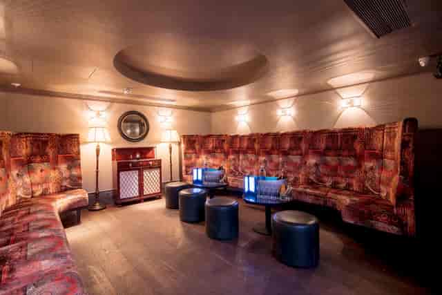 Stylish lounge at 100 Wardour Street, perfect for private meetings and networking events.