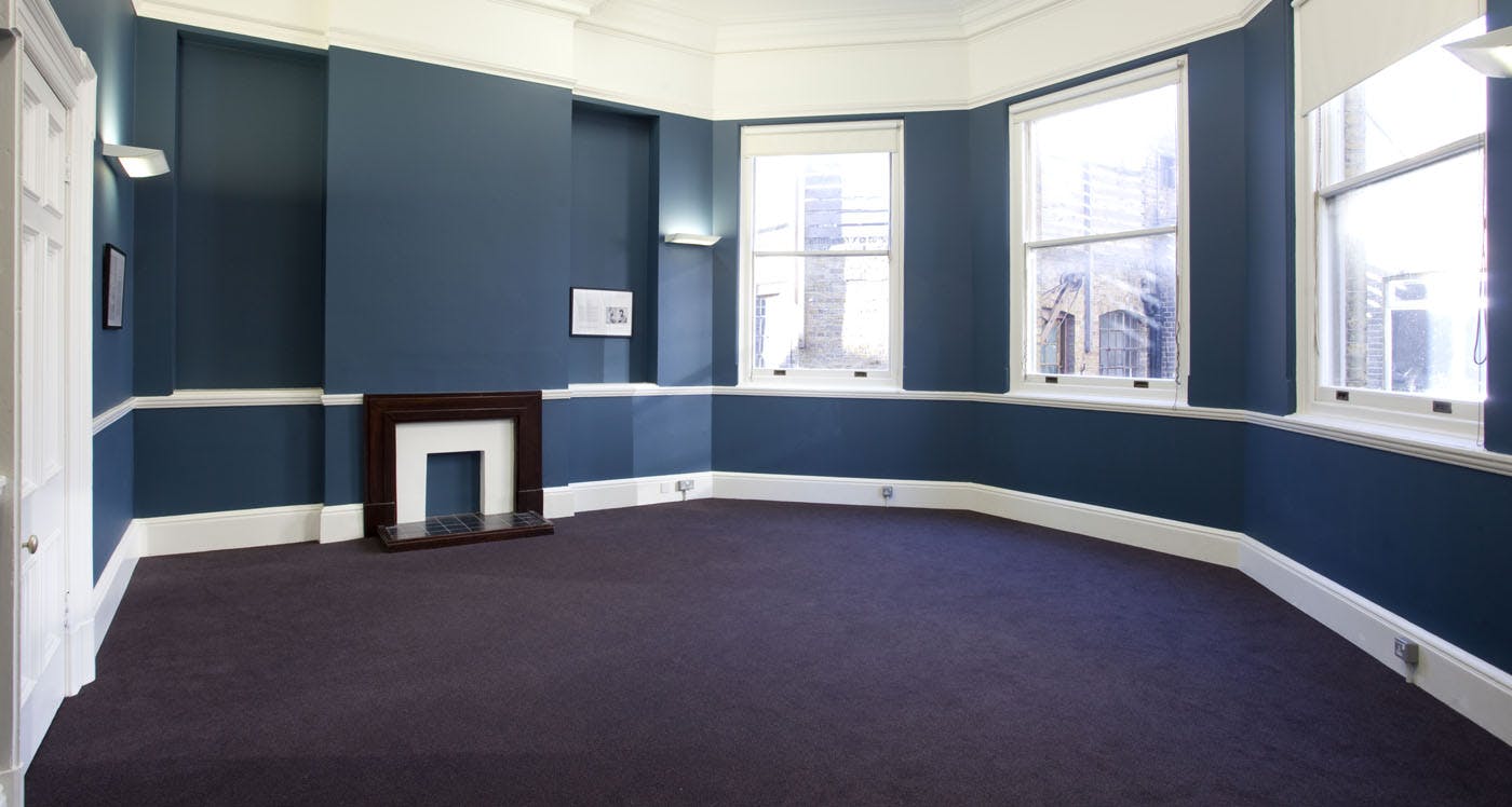 Medium Committee Room at Shoreditch Town Hall, featuring large windows for workshops.