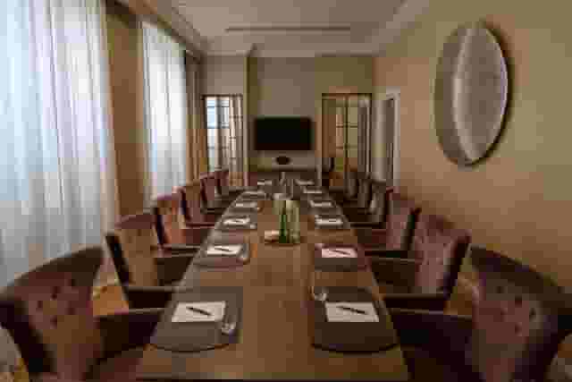 The Roseate, Reading