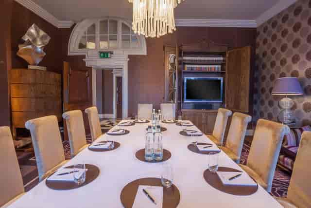 Elegant meeting room at The Roseate, Reading, ideal for corporate events and presentations.