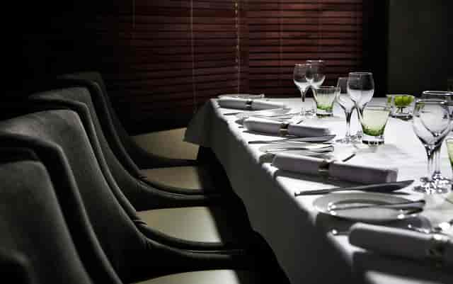 Elegant dining table in Clockhouse Suite, ideal for corporate dinners and high-end events.