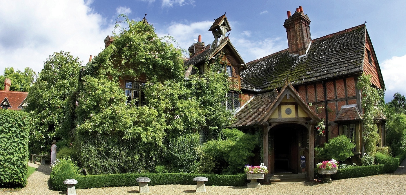 Langshott Manor Hotel - image 1