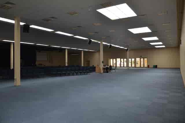 Thames Hall in Oxford: spacious event venue with natural light for conferences and workshops.