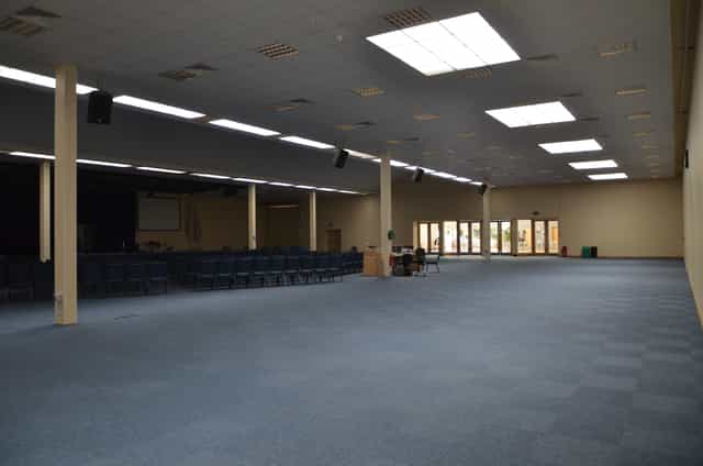 Thames Hall in Oxford: spacious event venue with natural light for conferences and workshops.