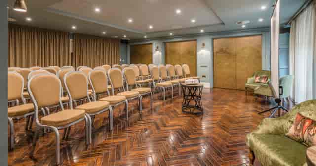 Meeting space at King Street Townhouse with beige chairs, ideal for workshops and seminars.