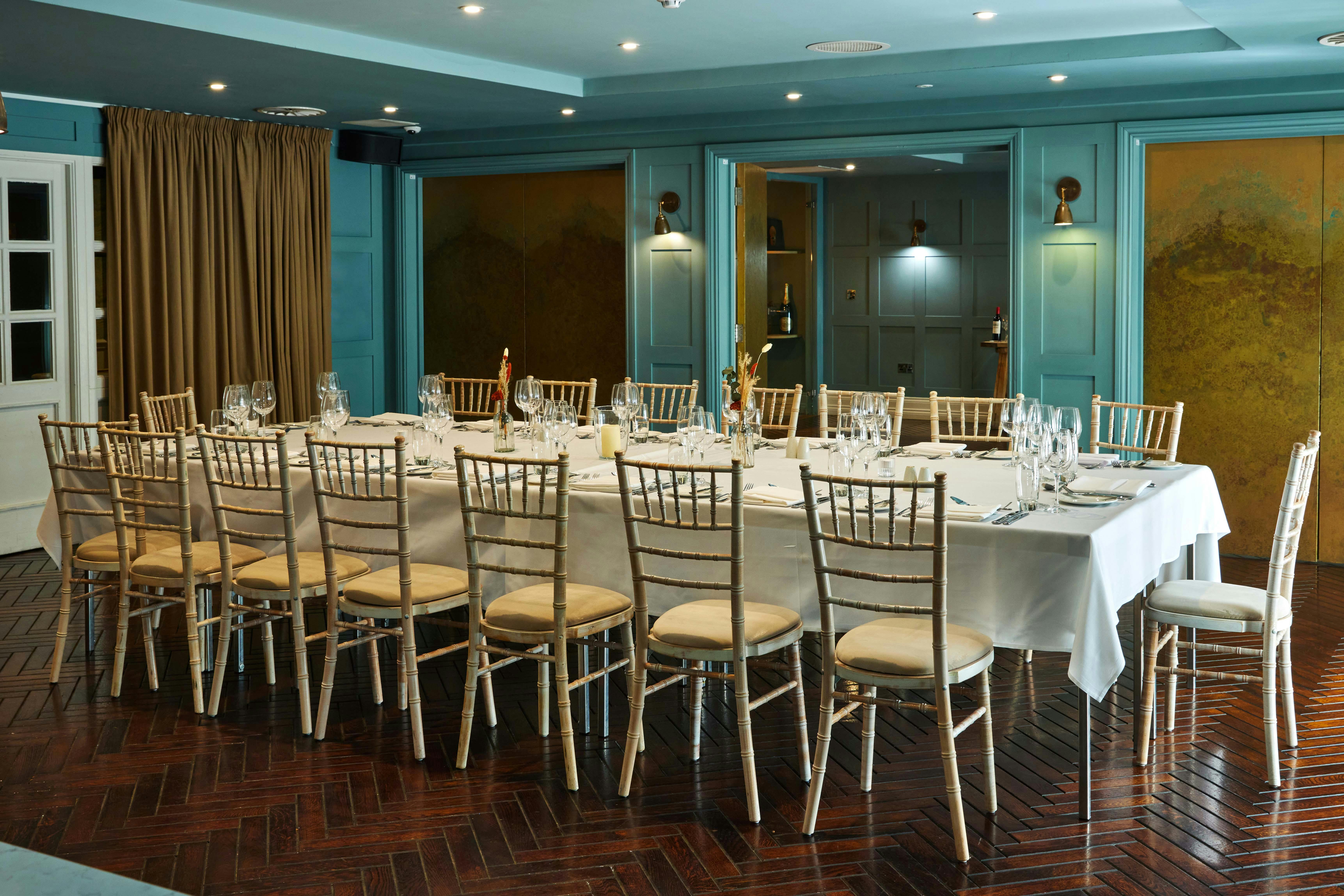 Elegant banquet setup with chiavari chairs for intimate meetings at King Street Townhouse.