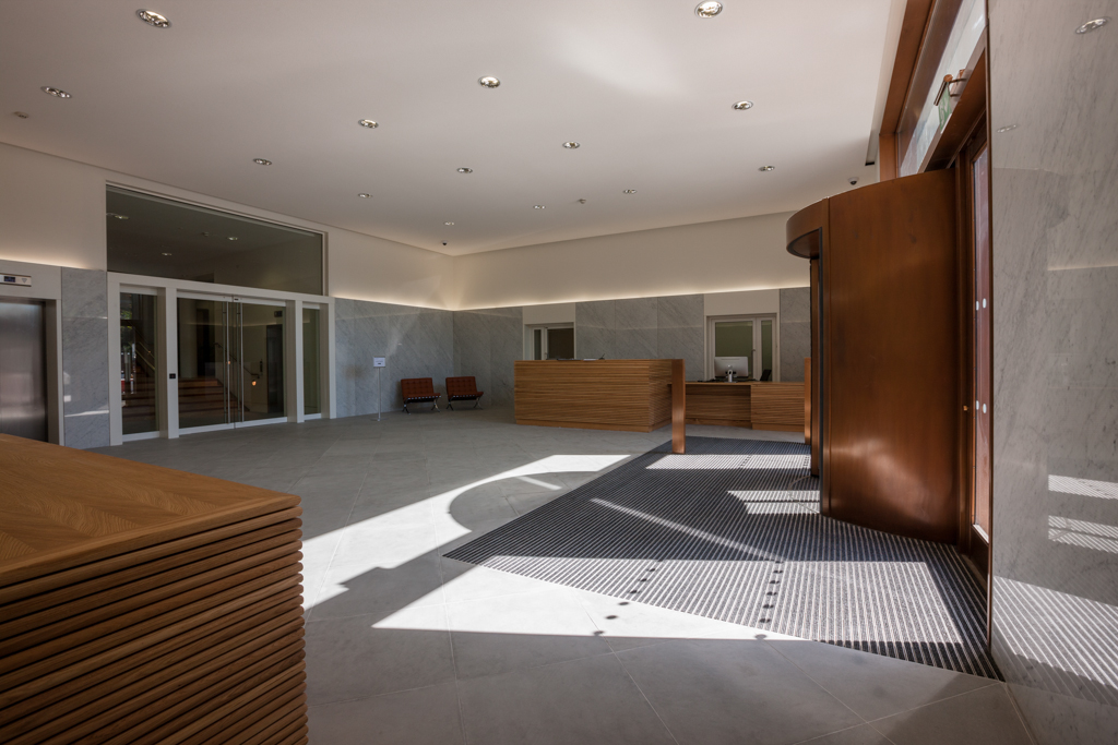 Edmond Safra Lecture Theatre lobby, modern design for events and networking at Oxford.