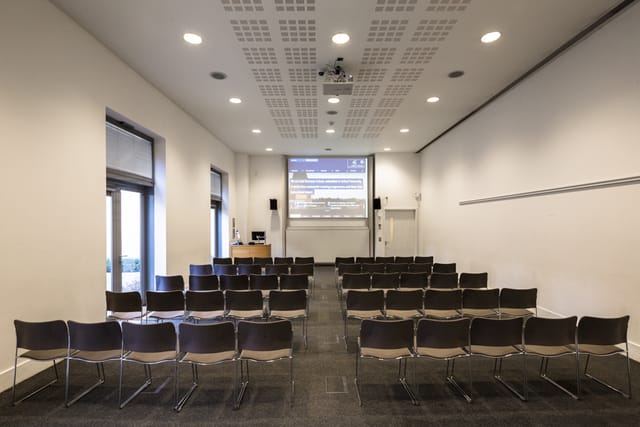Seminar Room A at Saïd Business School, Oxford, with projector for meetings and events.