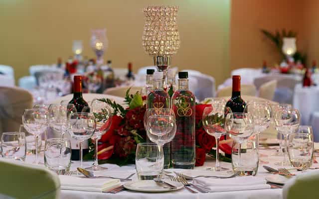 Elegant banquet table in Queens Suite, perfect for weddings and corporate events.