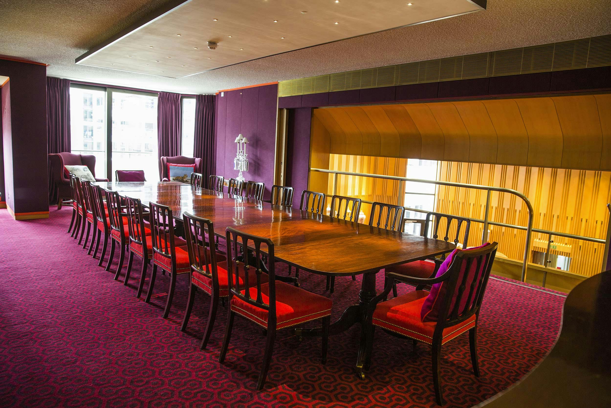 Elegant meeting room in Salters' Hall with long table, ideal for conferences and brainstorming.