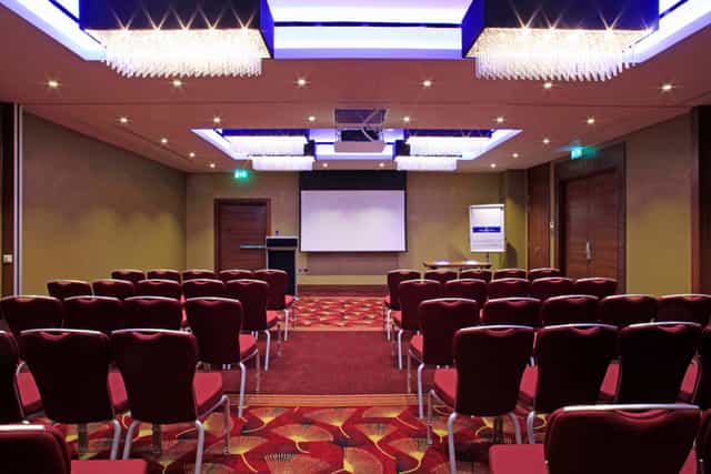 Buckingham Suite at Holiday Inn Kensington: elegant meeting room for corporate events.