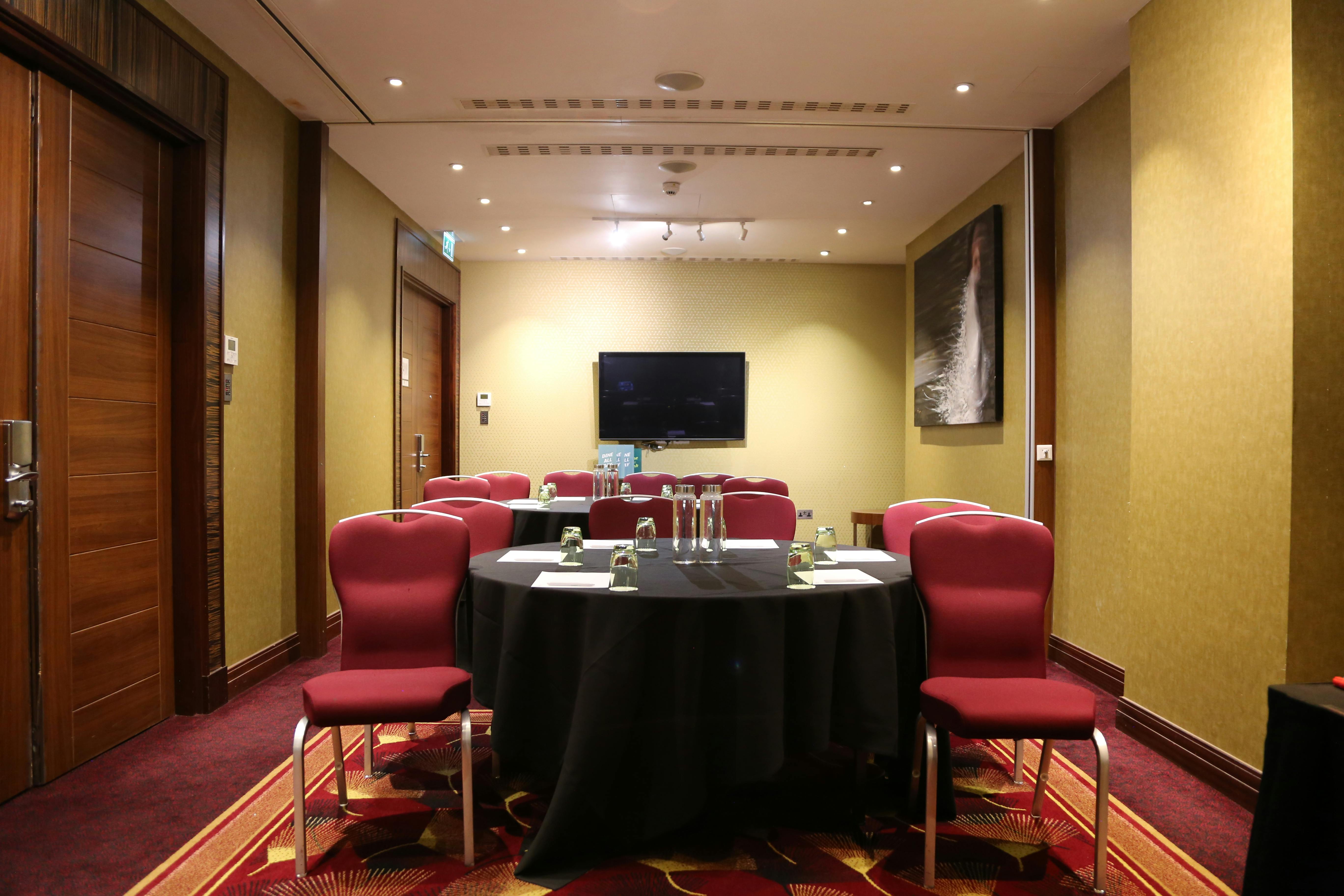 Holiday Inn London - Kensington High Street - St James Suite image 1
