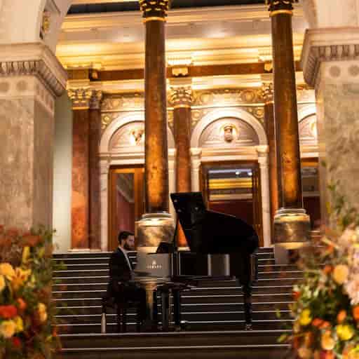 Gala VIP arrival, grand piano, elegant music event