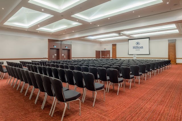 Windsor Suite at Hilton Reading: modern conference room for corporate events.