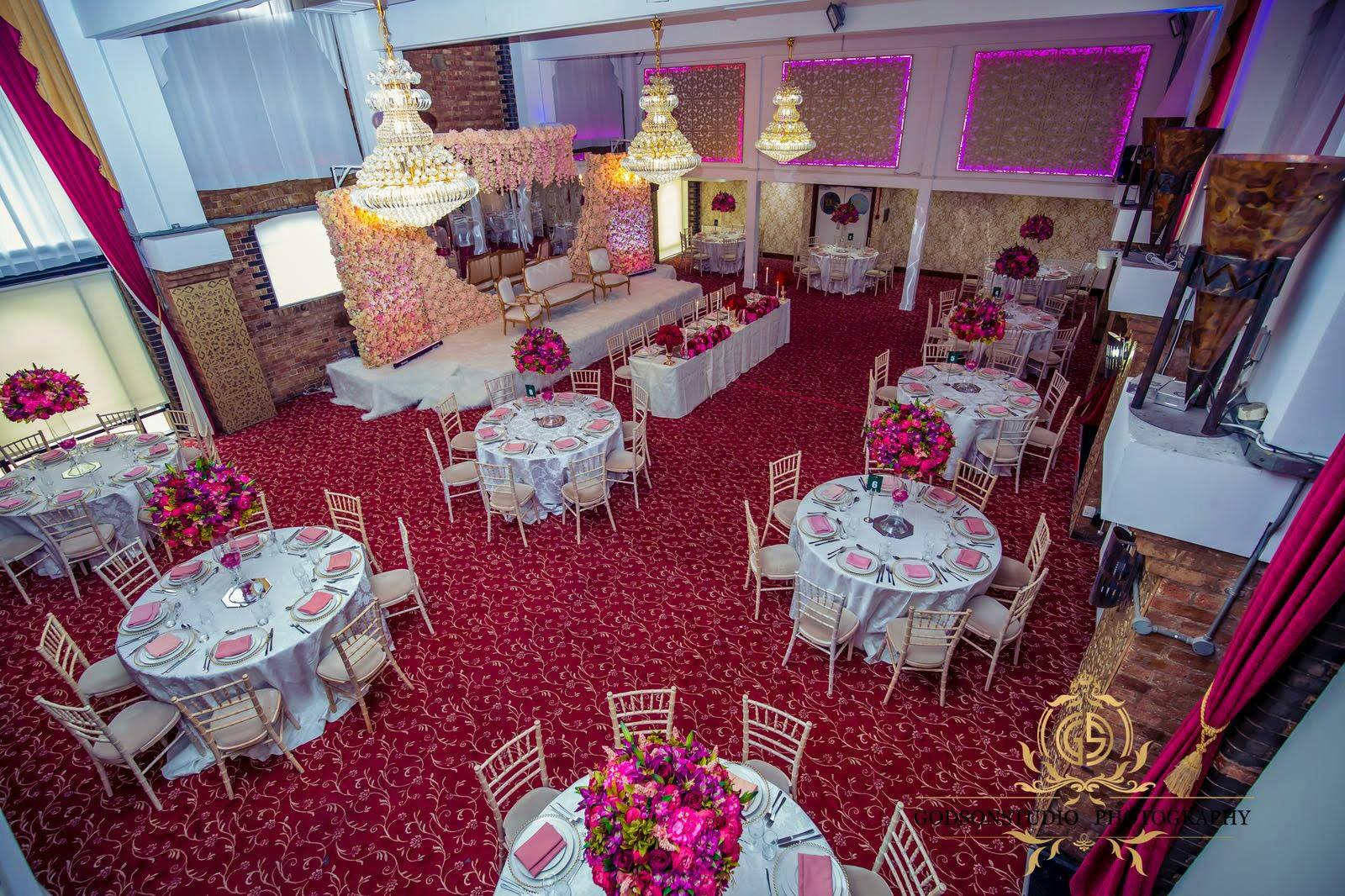 Lakeview Suite at Regents Lake: elegant chandeliers for weddings and formal events.