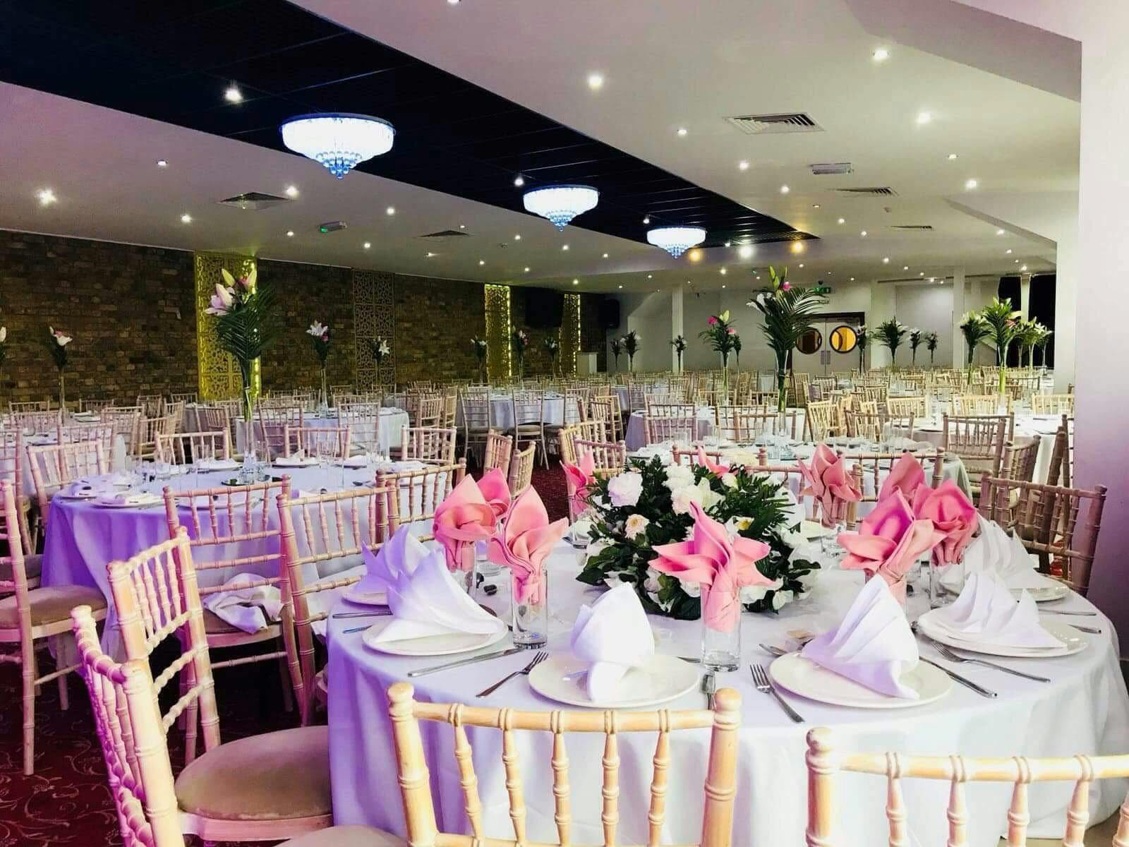 Elegant banquet hall with round tables, perfect for weddings and corporate events.