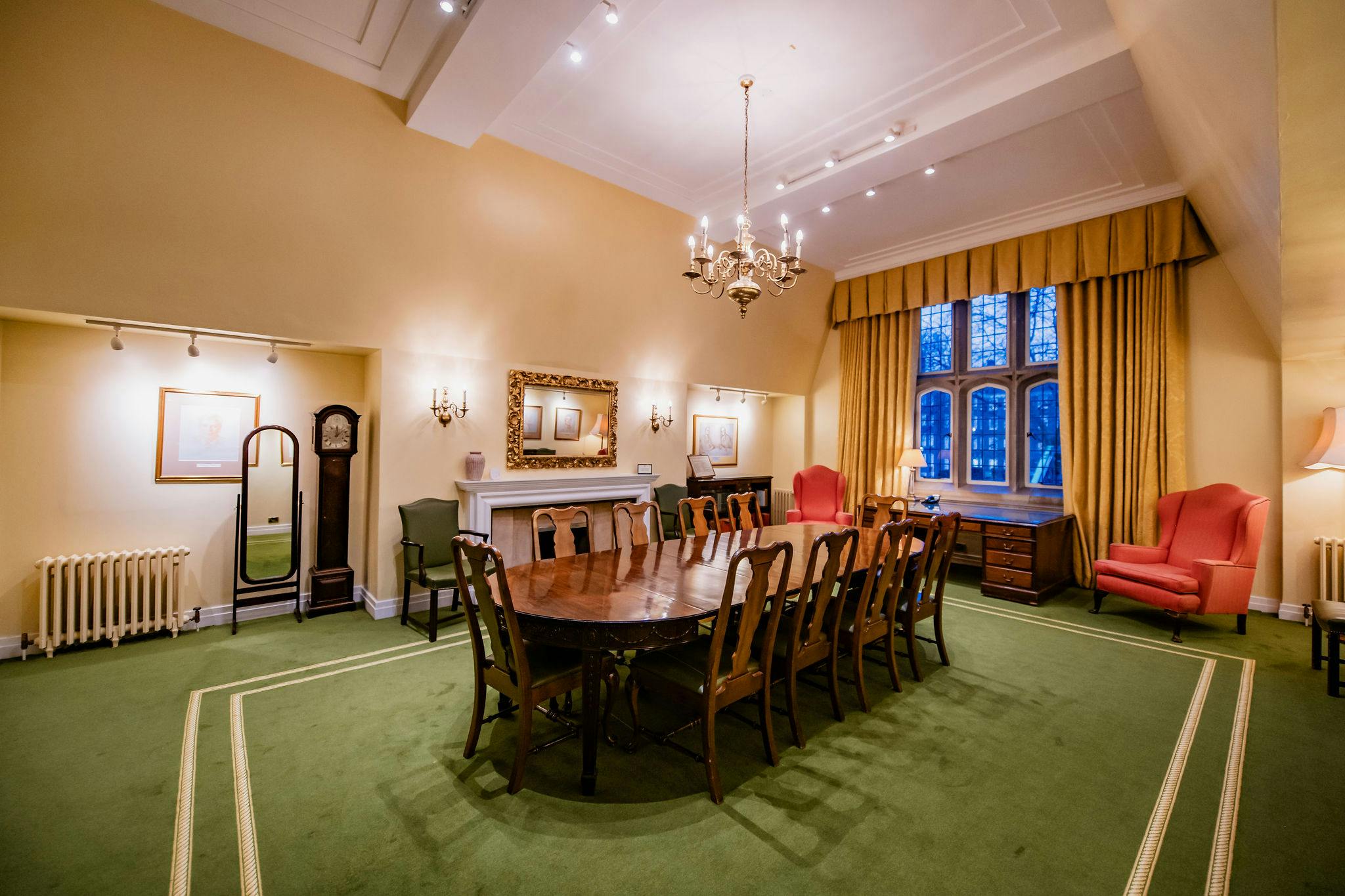 The Honourable Society of Gray's Inn - The Benchers' Library image 1