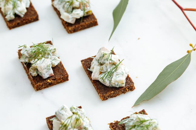 eel tartar canapé