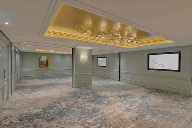 Hyatt Regency London event space with elegant decor, ideal for meetings and gatherings.