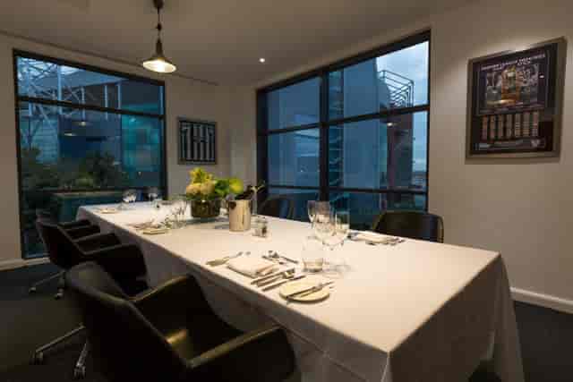 Modern meeting room at Hotel Football, featuring a long table and natural light.