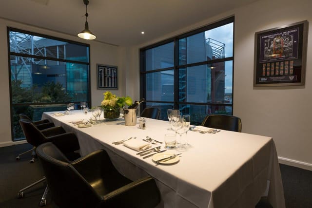 Modern meeting room at Hotel Football, featuring a long table and natural light.