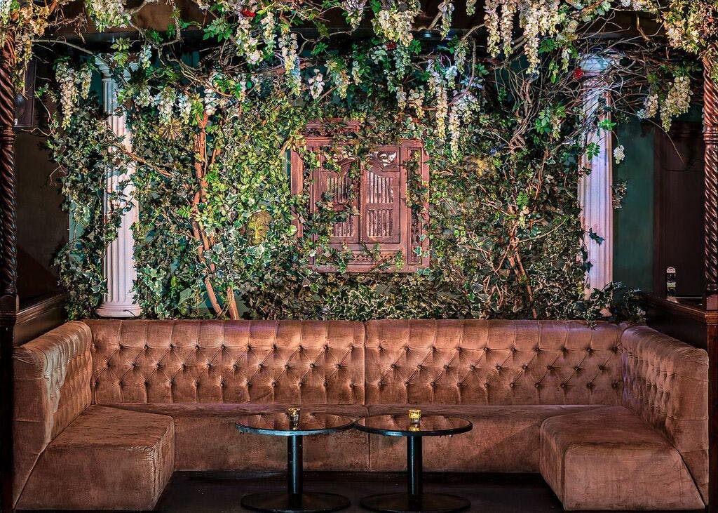 Stylish lounge with tufted sofa, perfect for cocktail receptions and networking events.