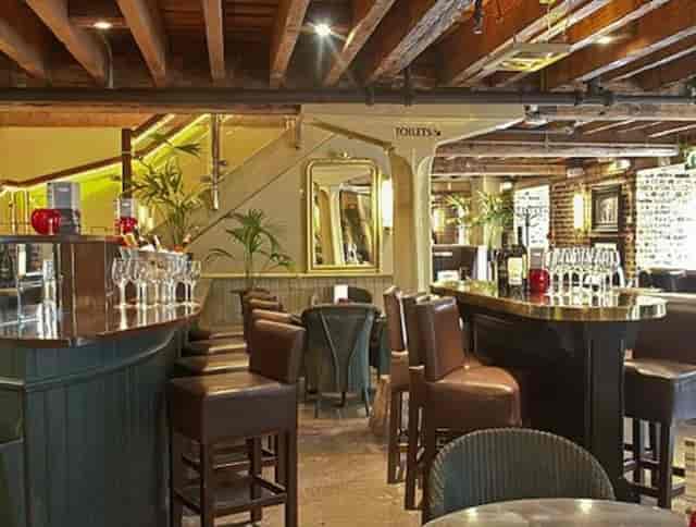 Rustic-chic meeting space with bar seating for networking mixers and corporate happy hours.