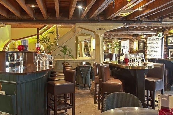 Stylish meeting space with wooden beams, ideal for cocktail receptions and networking events.