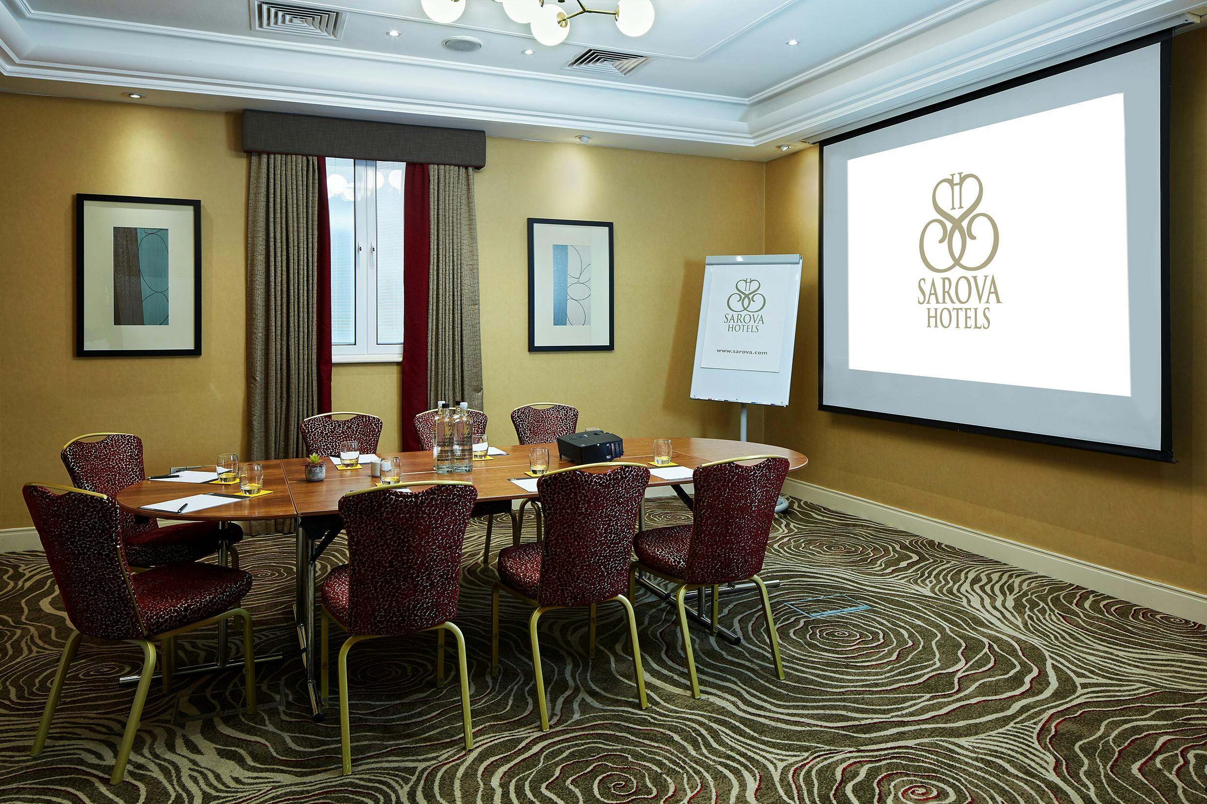 Victoria Suite meeting room with round table, ideal for corporate events and presentations.